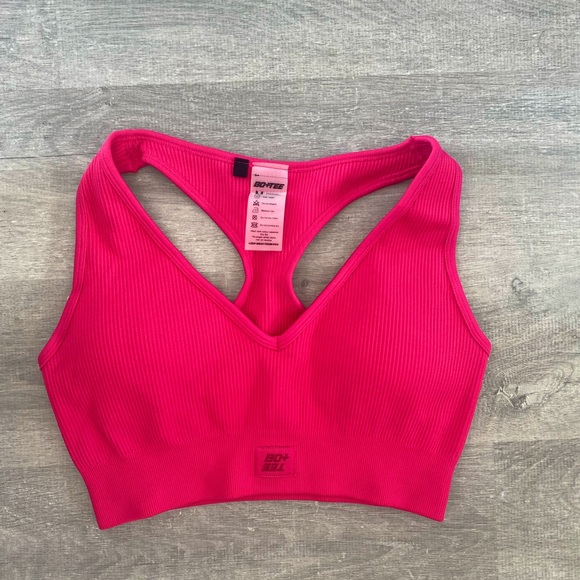 Bo + Tee V Neck Sports Bra - Picture 2 of 2